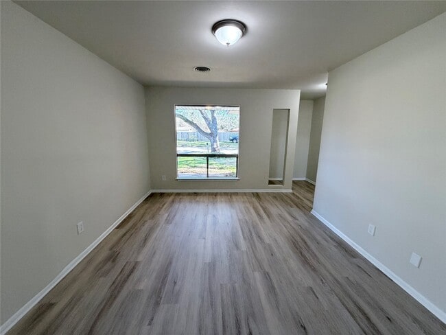 Building Photo - 3616 Willowick Dr