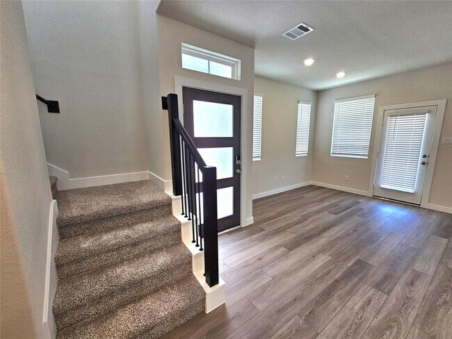 Building Photo - 3007 Valley Peak Dr