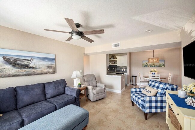 Living Area - 455 Alt 19 S