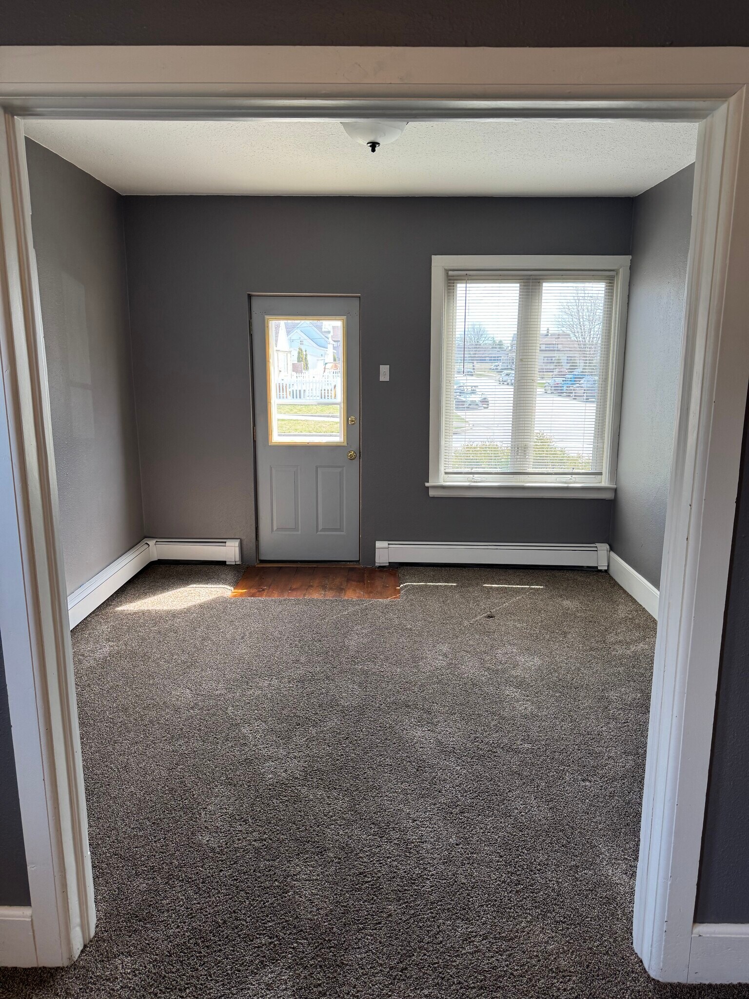 Building Photo - 1638 Saemann Ave