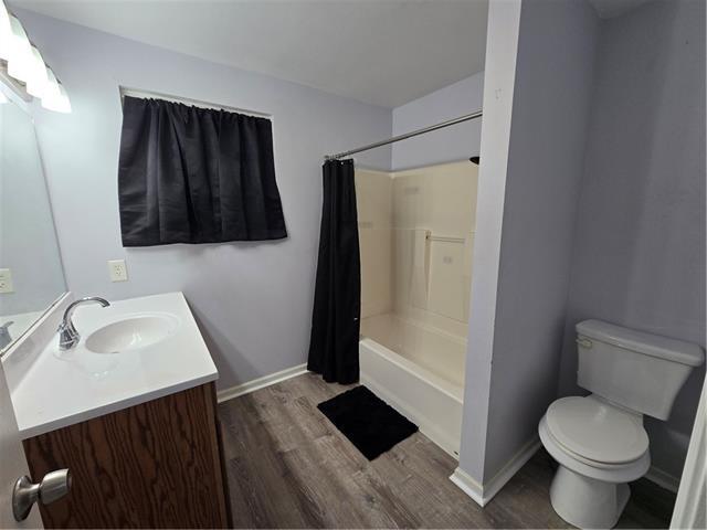 Building Photo - 10483 River Rd