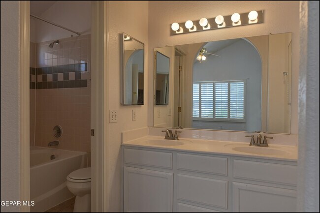 Building Photo - 7097 Tierra Roja St