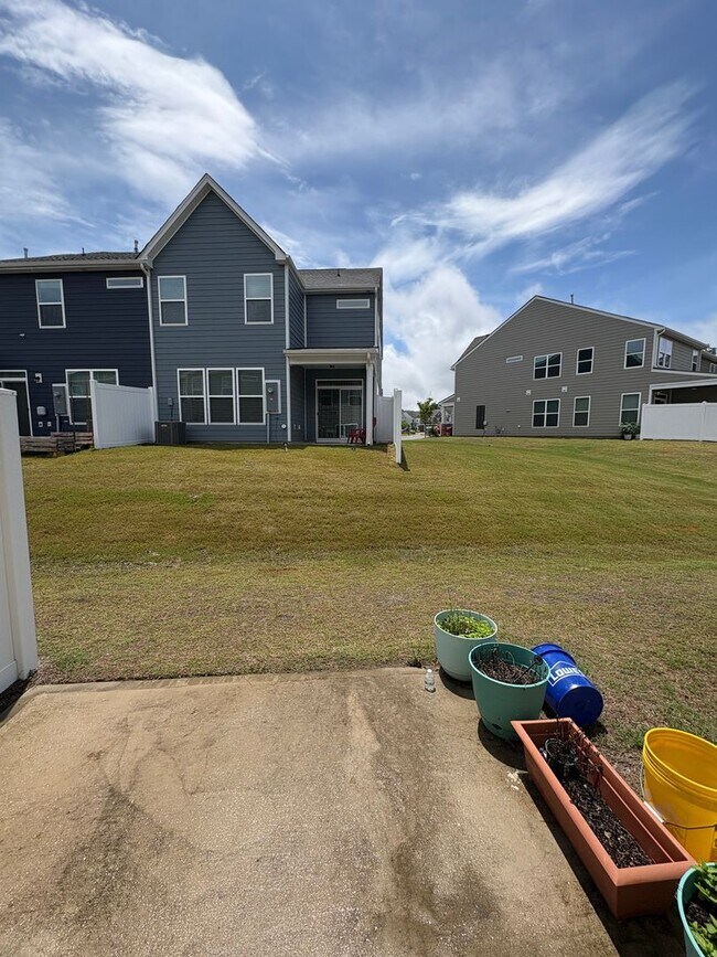 Building Photo - 3BR/2.5BA Townhome in Harrisburg Village