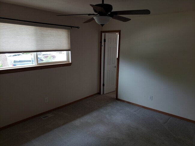 Building Photo - BEAUTIFUL HOME IN BROOMFIELD WITH FENCED IN YARD - AVAILABLE 8/6/26