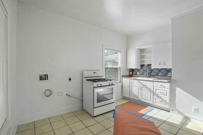 Building Photo - 1 Bed 1 Bath | Del Paso Heights area of Sacramento