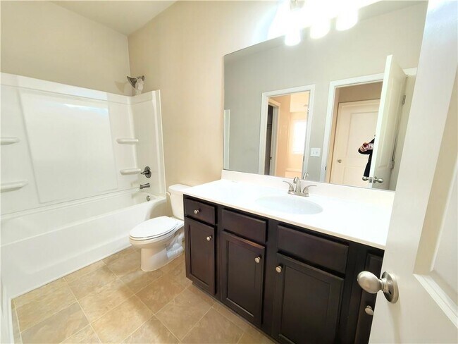 Building Photo - 3068 Ivy Crossing Dr