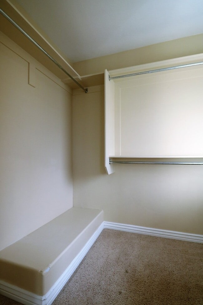 Building Photo - Beautiful Harvest Park Mapleton Townhouse