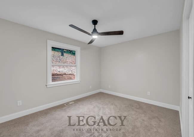 Building Photo - 719 Woodmere Dr