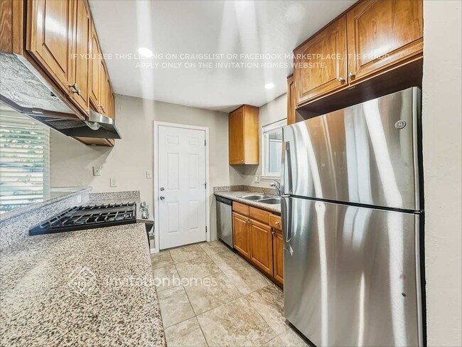 Building Photo - 1658 Ashwood Dr