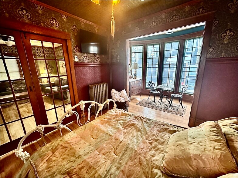 Building Photo - 505 W Conant St