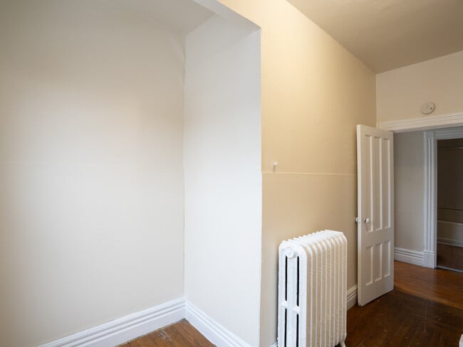 Building Photo - 431 Morris St