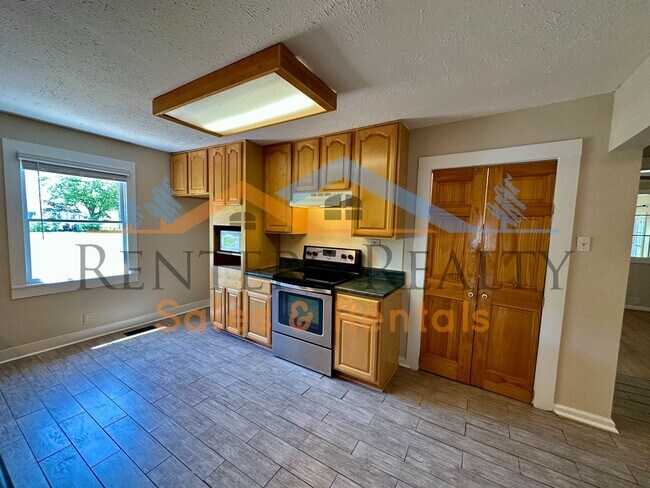 Building Photo - 3 Bedroom House with Storage Building