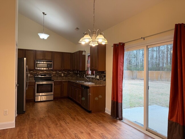 Building Photo - 4 BR Home in Quiet Neighborhood