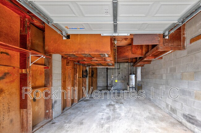 Building Photo - 6 Ronnie Ave