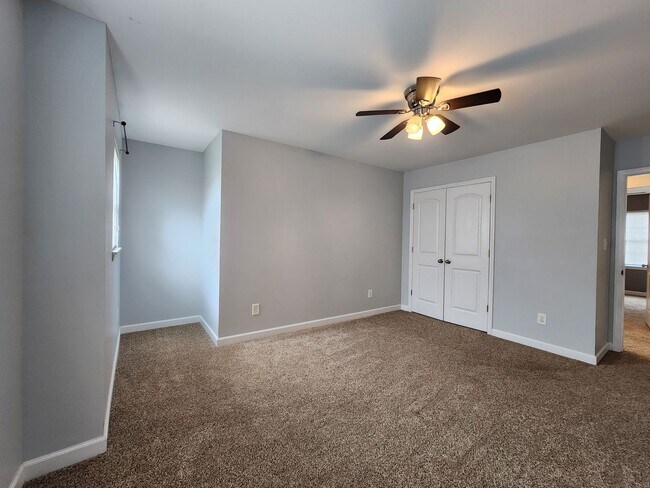 Building Photo - 208 Lockwood Ct