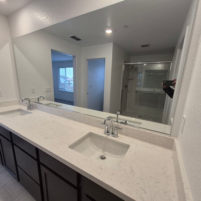 Building Photo - Brand New 4 Bedroom Home in Lennar's Cyan Community