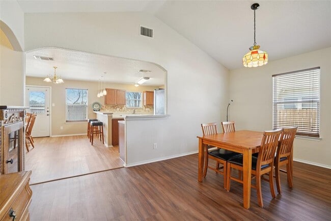 Building Photo - 410 S Water Ln