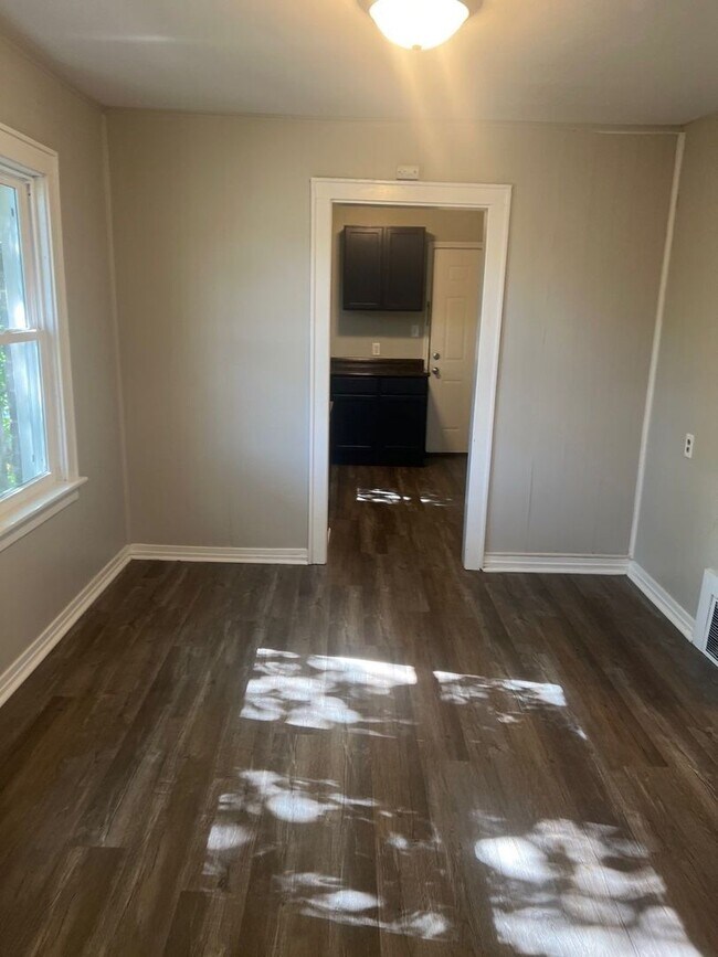 Building Photo - 1207 E Columbus Dr