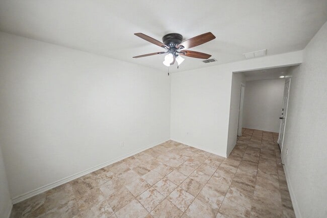 Building Photo - Stylish 3BR + Flex Home with Solar Near Randolph AFB - Realtor Commission: $500