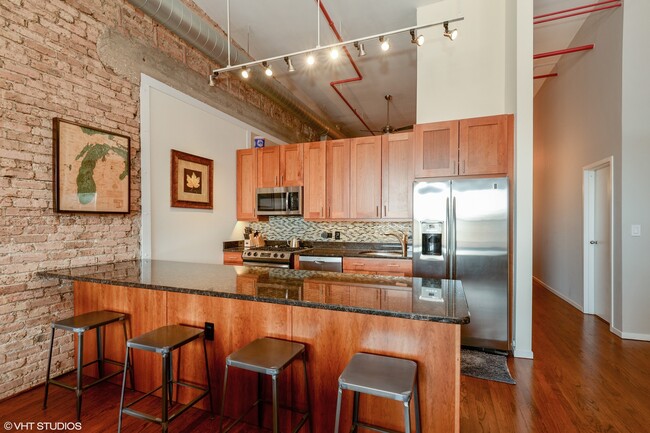 Building Photo - 3151 N Lincoln Ave