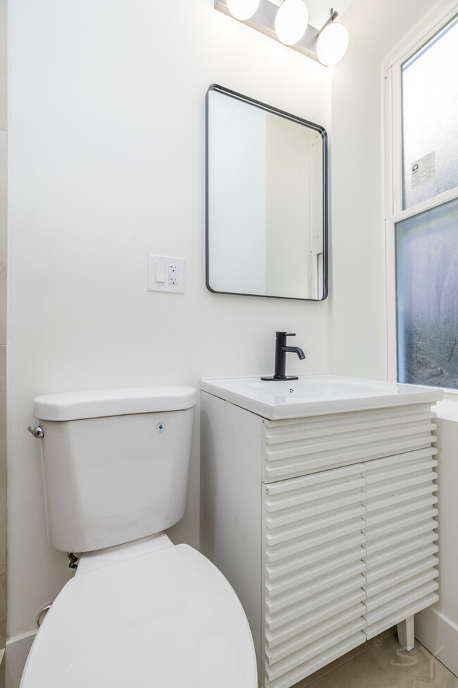 Building Photo - 1830 S Peoria St