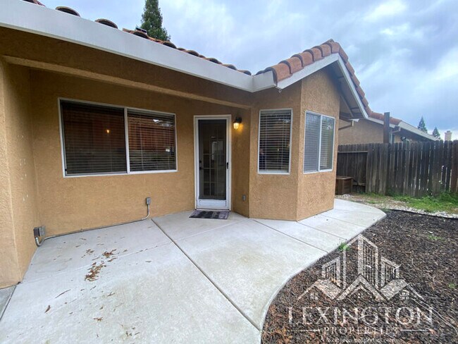 Building Photo - Lovely Updated, 3BD/2BA Home Available in Rocklin, off Stanford Ranch Rd. near Breen Park!
