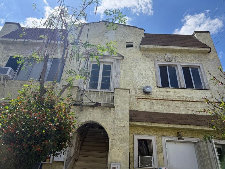 Building Photo - 116 S Mathews St