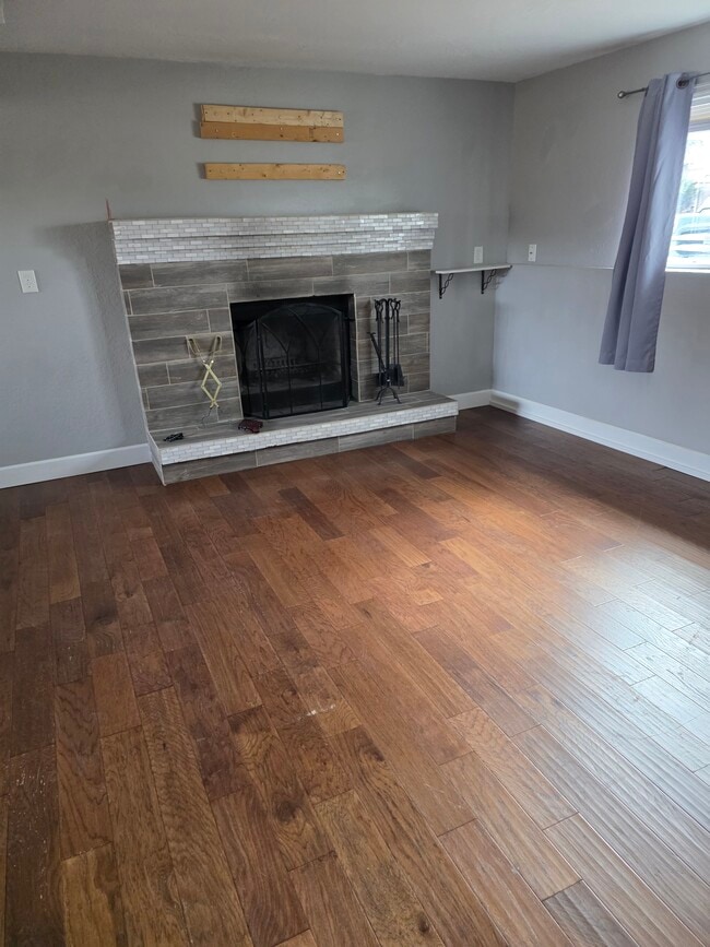 Building Photo - 1600 Pinto Ln