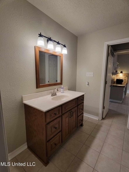 Building Photo - 2589 Santa Rosa Cove