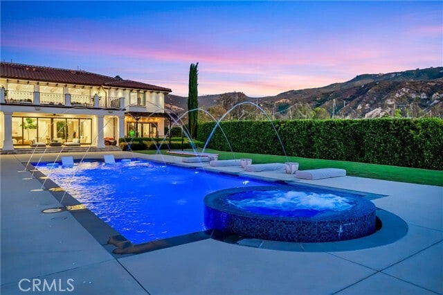 Building Photo - 2037 Delphine Ln