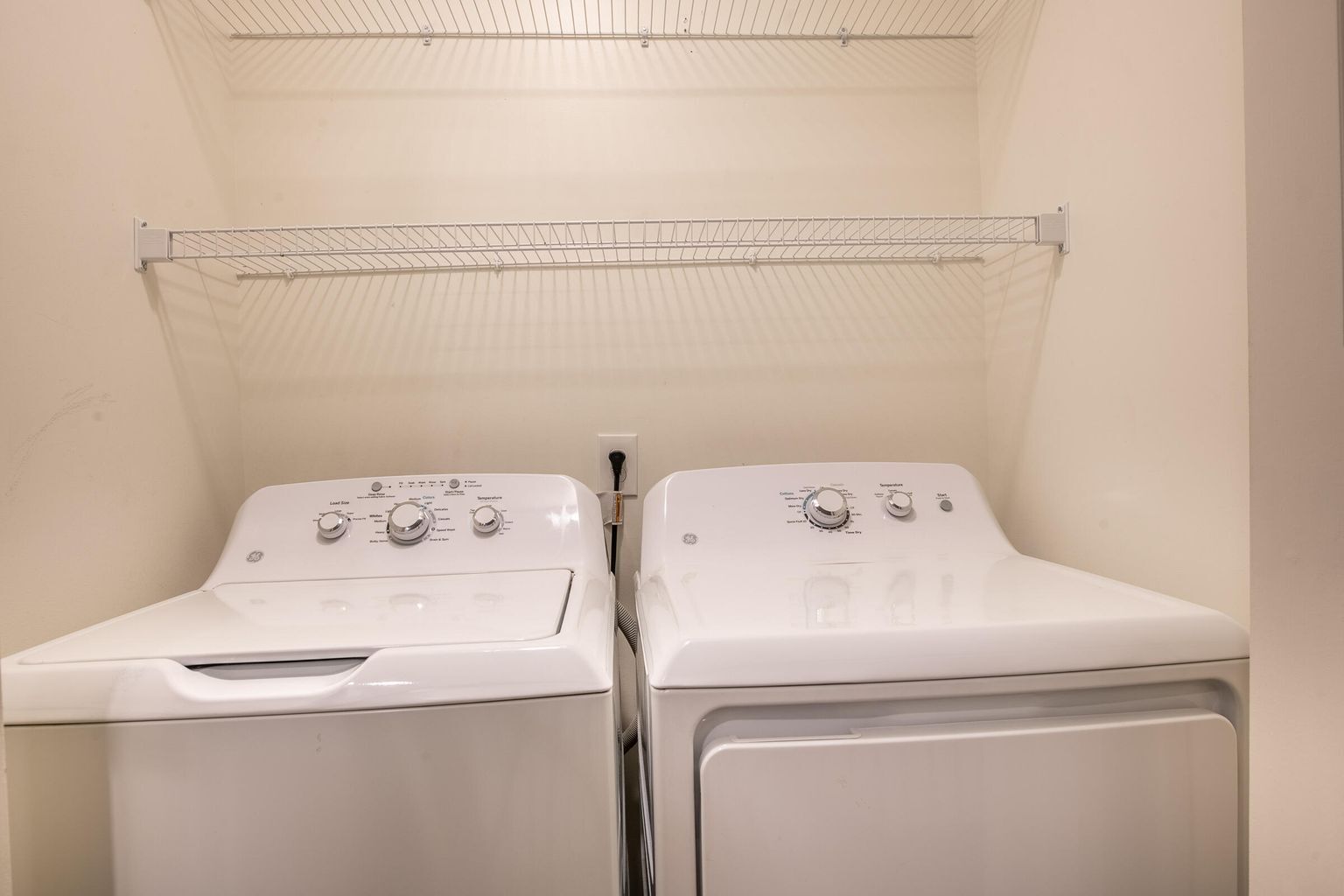 Building Photo - 274 Trunk St NE