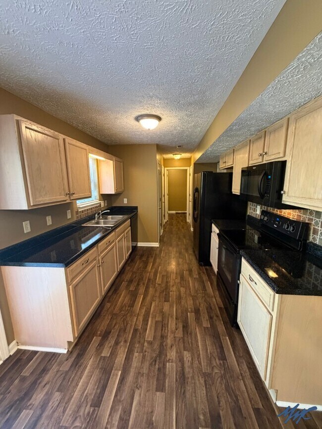 Building Photo - 1415 Owasa Trail
