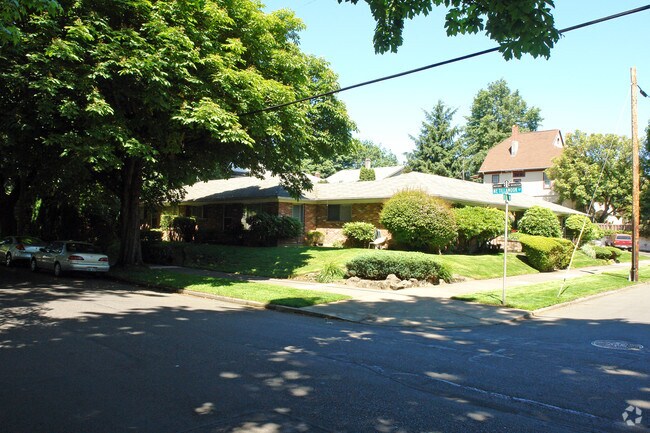 Building Photo - 1943-1947 NE Tillamook St