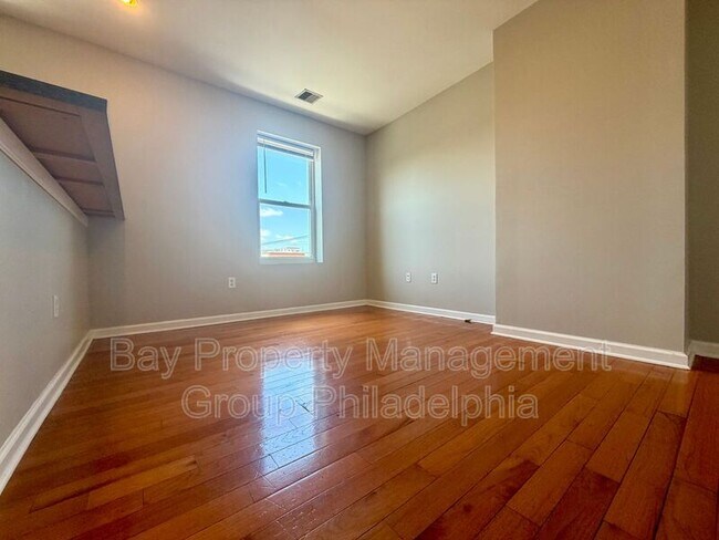 Building Photo - 2725 E Lehigh Ave