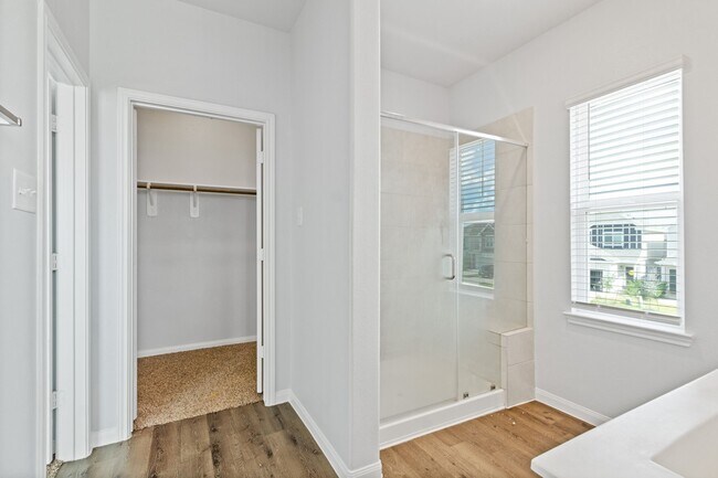 Building Photo - 3902 Deledda Dr