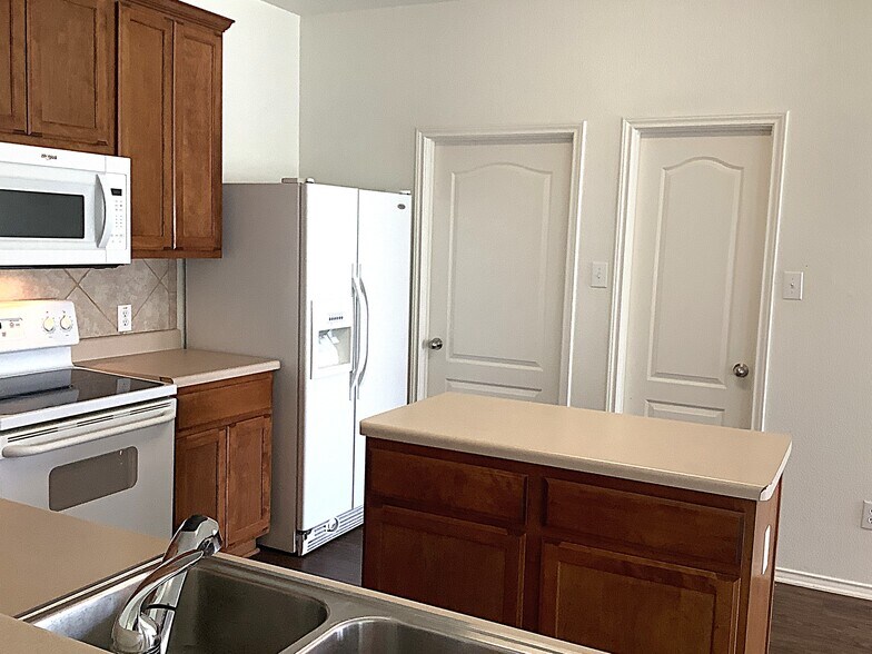 Building Photo - 109 Castle Dr