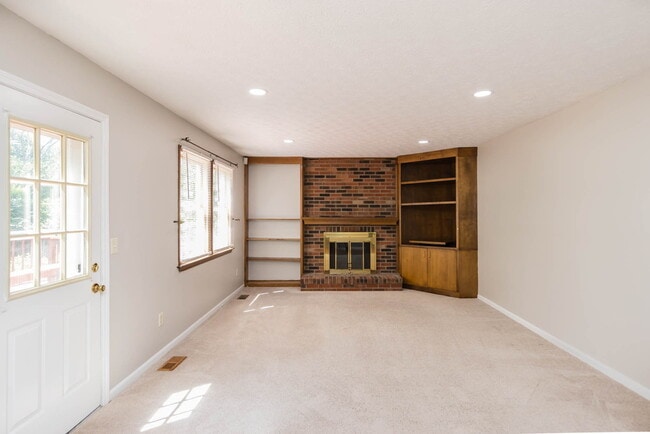 Building Photo - 8047 Simfield Rd