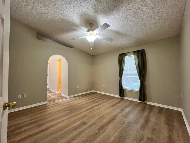 Building Photo - Bay Meadows 3/2 pool home!!!