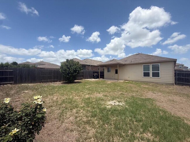 Building Photo - 352 Martha Dr