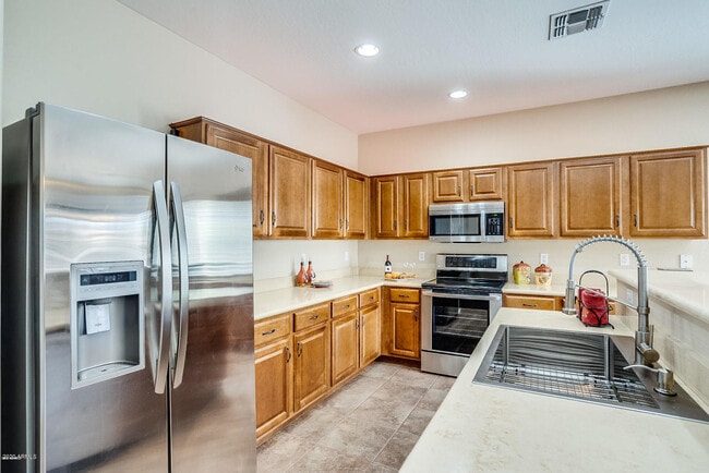 Building Photo - 17610 W Port Royale Ln