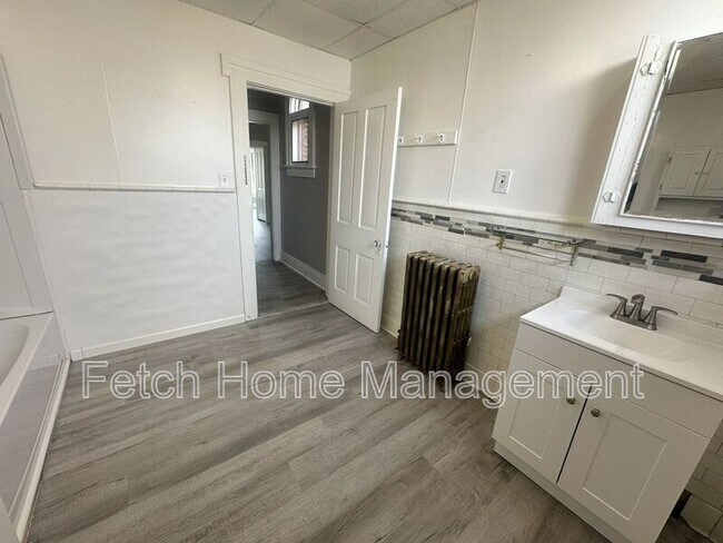 Building Photo - 537 Cumberland St