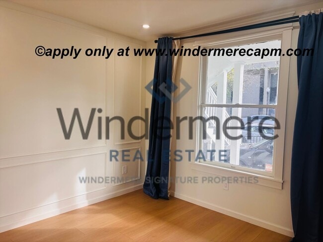 Building Photo - Beautifully Remodeled 2 Bed/2 Bath Duplex- in desirable location Downtown Sacramento!!