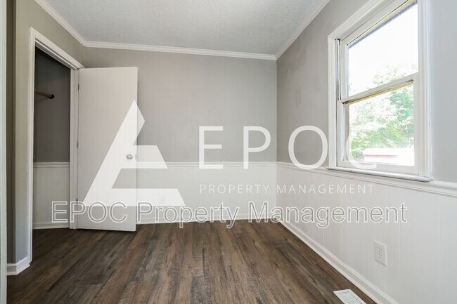 Building Photo - 822 Whitsett Ave