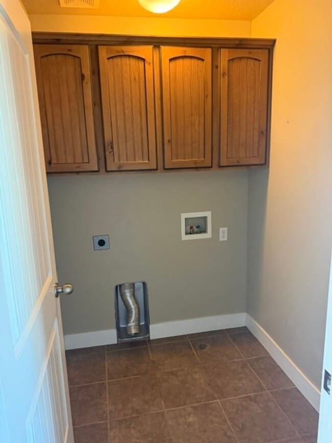 Building Photo - Apartment For Rent
