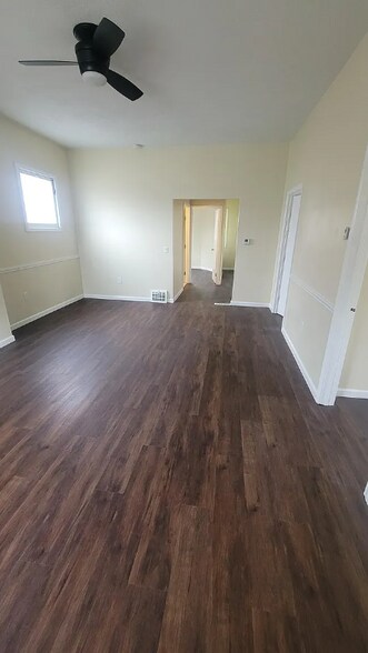 Building Photo - 4485 W 136th St