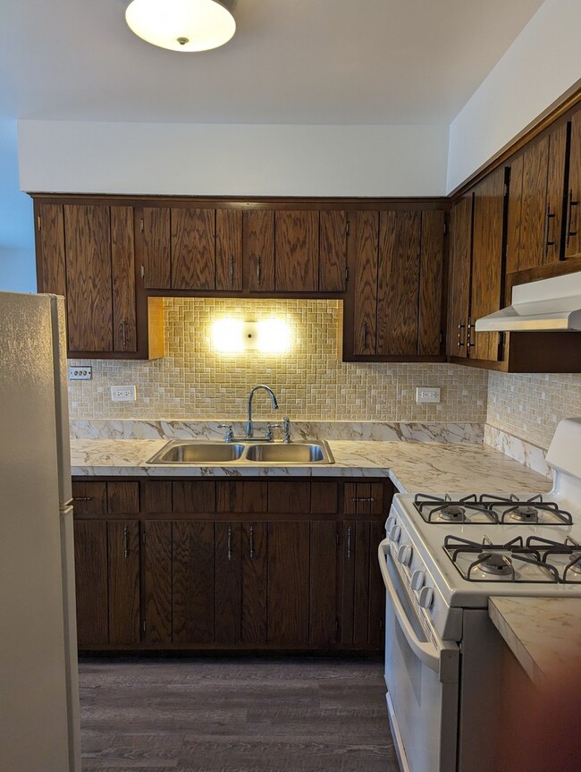 Building Photo - 6125 W 103rd St