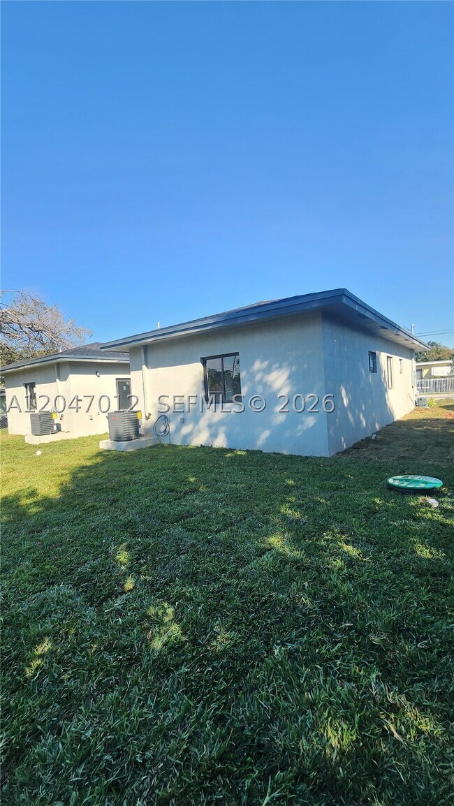 Building Photo - 8048 NW 14th Ct