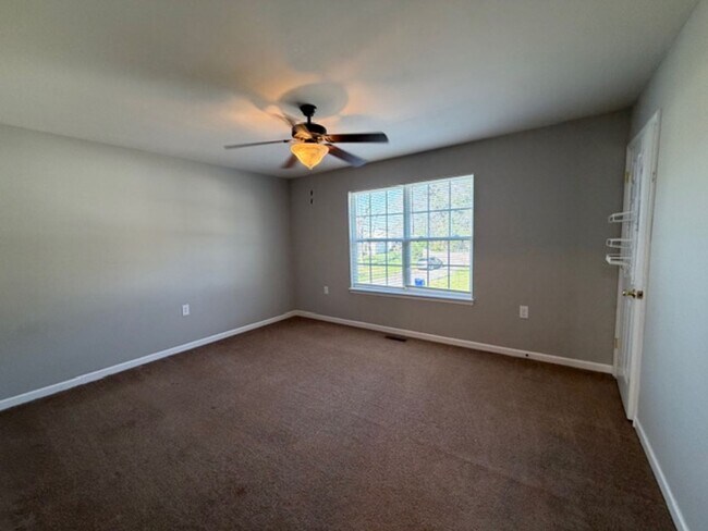 Building Photo - 1299 Pond St SE