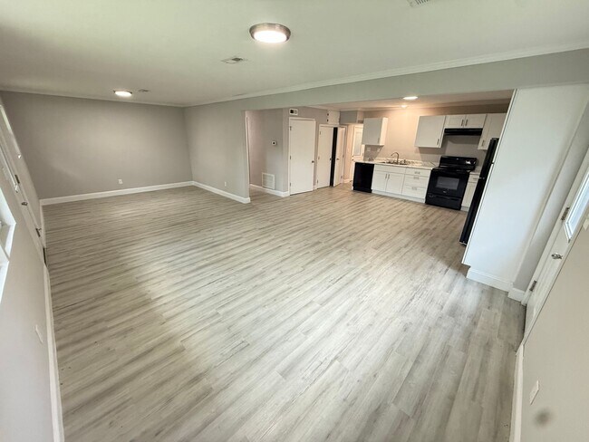 Building Photo - 3 Bed 1 Bath Springfield, MO