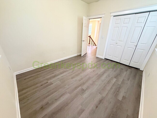 Building Photo - Gorgeous House in Upscale Neighborhood in Tigard, 5 Bedrooms plus Den/Office, 3.5 Bathrooms, Larg...